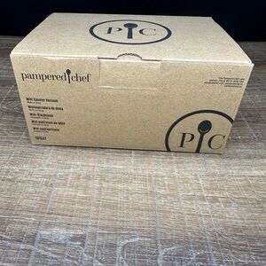 Pampered Chef Compact Tabletop Vacuum in Brown